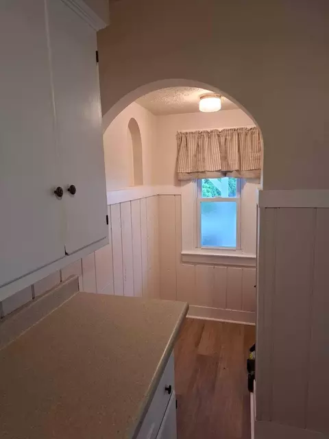 Entry Way - 21 N Douglas Ave, Springfield, OH 45503 photo 3 of 4