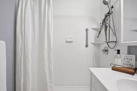 Bath - 2666 Elmore Dr, Springfield, OH 45505 photo 2 of 4
