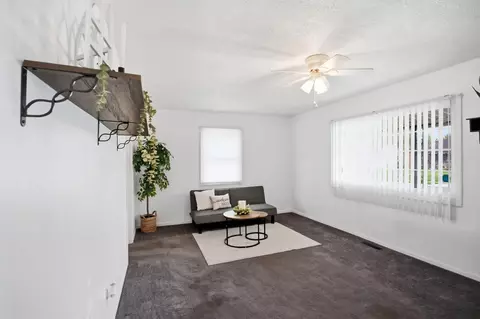 Living - 2666 Elmore Dr, Springfield, OH 45505 photo 2 of 4