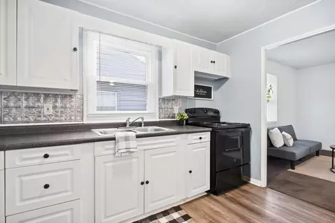 Kitchen - 2666 Elmore Dr, Springfield, OH 45505 photo 3 of 6