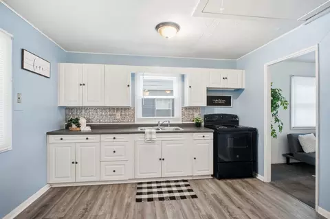 Kitchen - 2666 Elmore Dr, Springfield, OH 45505 photo 2 of 6