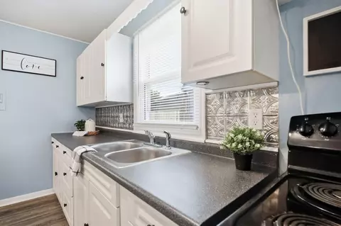 Kitchen - 2666 Elmore Dr, Springfield, OH 45505 photo 5 of 6