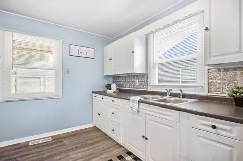 Kitchen - 2666 Elmore Dr, Springfield, OH 45505 photo 4 of 6