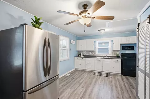 Kitchen - 2666 Elmore Dr, Springfield, OH 45505 photo 6 of 6
