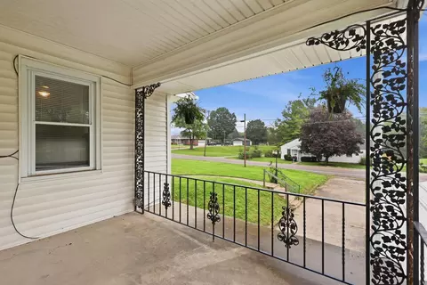 Exterior - 585 Vale Rd, Springfield, OH 45504 photo 4 of 12