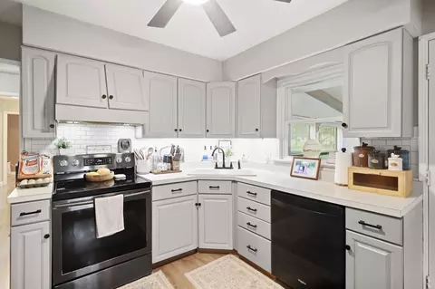 Kitchen - 585 Vale Rd, Springfield, OH 45504 photo 4 of 4