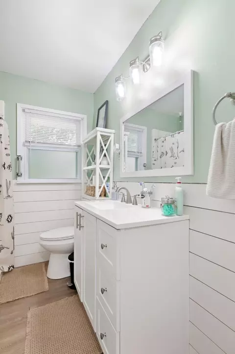 Bath - 585 Vale Rd, Springfield, OH 45504 photo 2 of 2
