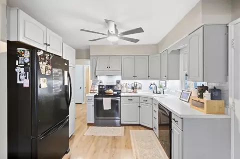 Kitchen - 585 Vale Rd, Springfield, OH 45504 photo 2 of 4