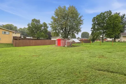 Exterior - 585 Vale Rd, Springfield, OH 45504 photo 9 of 12
