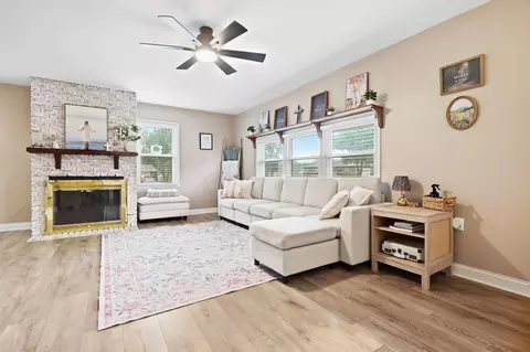 Living - 585 Vale Rd, Springfield, OH 45504 photo 1 of 2