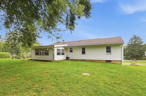 Exterior - 585 Vale Rd, Springfield, OH 45504 photo 6 of 12