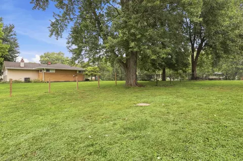 Exterior - 585 Vale Rd, Springfield, OH 45504 photo 10 of 12