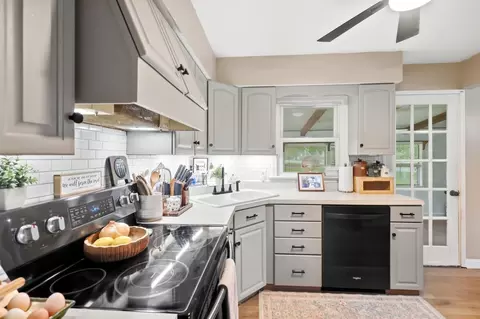 Kitchen - 585 Vale Rd, Springfield, OH 45504 photo 3 of 4