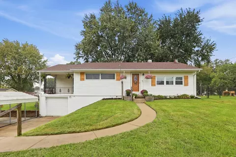 Exterior - 585 Vale Rd, Springfield, OH 45504 photo 2 of 12