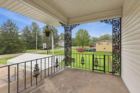 Exterior - 585 Vale Rd, Springfield, OH 45504 photo 5 of 12