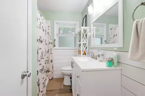 Bath - 585 Vale Rd, Springfield, OH 45504 photo 1 of 2