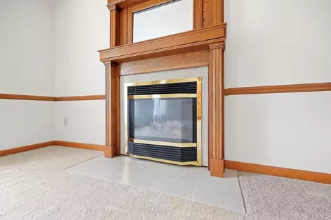 Living - 2881 Deer Run Rd, Springfield, OH 45504 photo 3 of 4