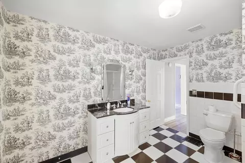 Bath - 1511 Edgewood Ave, Springfield, OH 45503 photo 4 of 4