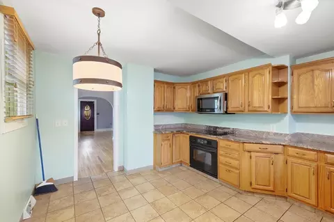 Kitchen - 1511 Edgewood Ave, Springfield, OH 45503 photo 2 of 4