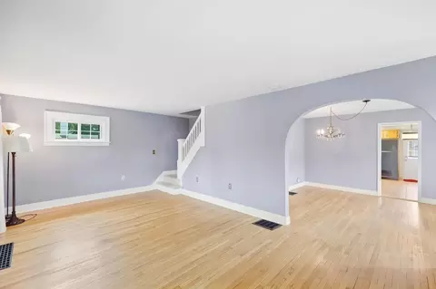 Living - 1511 Edgewood Ave, Springfield, OH 45503 photo 2 of 3