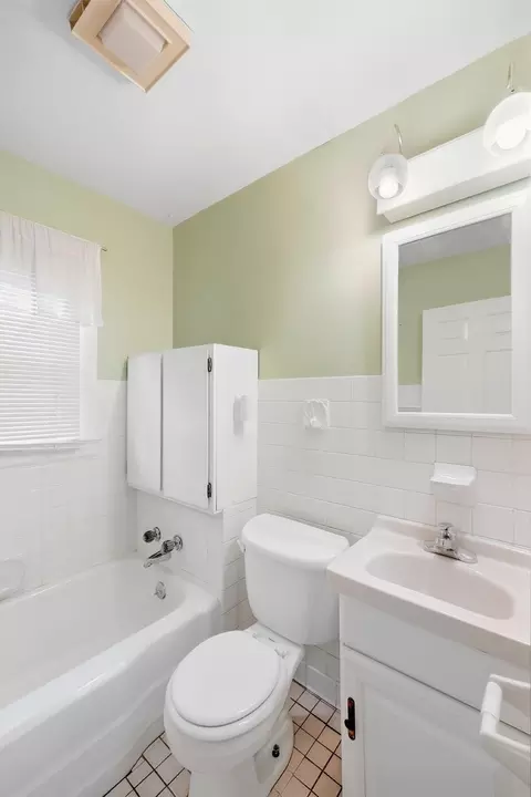 Bath - 1511 Edgewood Ave, Springfield, OH 45503 photo 2 of 4