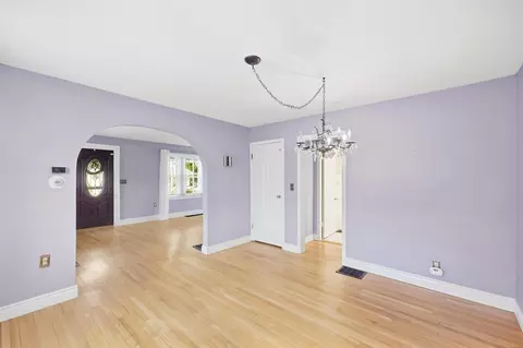 Living - 1511 Edgewood Ave, Springfield, OH 45503 photo 3 of 3