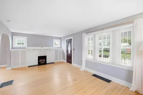 Living - 1511 Edgewood Ave, Springfield, OH 45503 photo 1 of 3