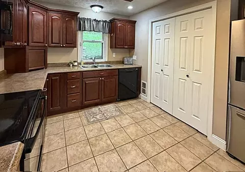 Kitchen - 1232 Holly Dr, Springfield, OH 45504 photo 6 of 9