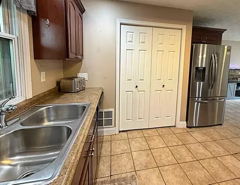 Kitchen - 1232 Holly Dr, Springfield, OH 45504 photo 7 of 9