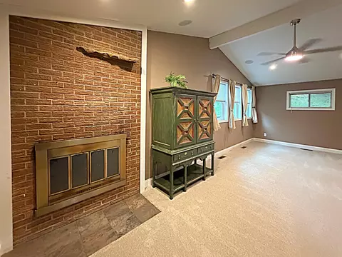 Living - 1232 Holly Dr, Springfield, OH 45504 photo 3 of 6