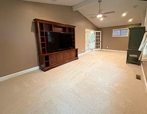 Living - 1232 Holly Dr, Springfield, OH 45504 photo 5 of 6