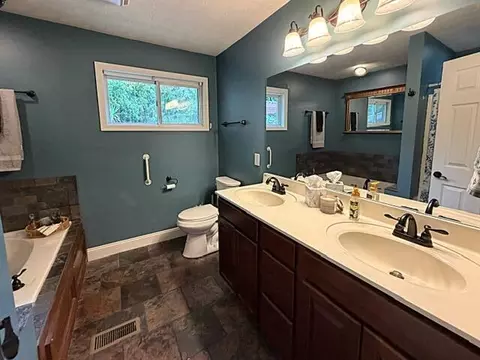 Bath - 1232 Holly Dr, Springfield, OH 45504 photo 5 of 5