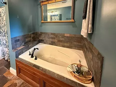 Bath - 1232 Holly Dr, Springfield, OH 45504 photo 2 of 5