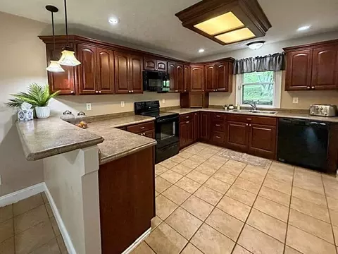 Kitchen - 1232 Holly Dr, Springfield, OH 45504 photo 1 of 9