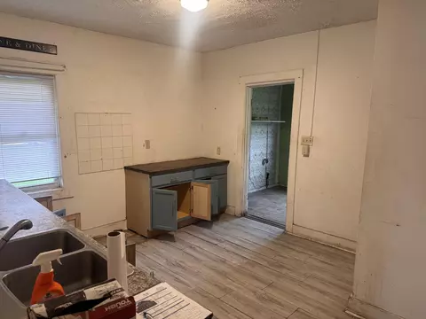 Kitchen - 961 Lagonda Ave, Springfield, OH 45503 photo 1 of 2