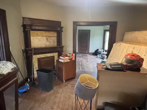 Living - 961 Lagonda Ave, Springfield, OH 45503 photo 2 of 2