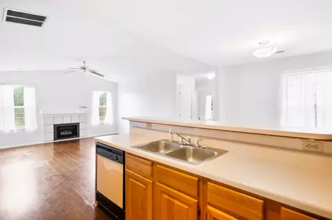 Living - 3986 Covington Dr, Springfield, OH 45503 photo 2 of 5