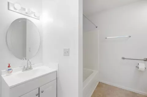 Bath - 3986 Covington Dr, Springfield, OH 45503 photo 1 of 4