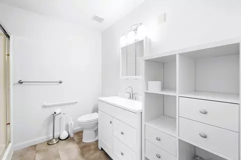 Bath - 3986 Covington Dr, Springfield, OH 45503 photo 3 of 4