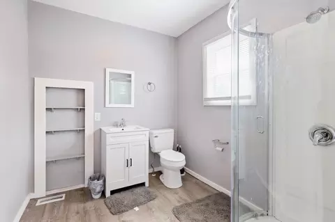 Bath - 1823 Edwards Ave, Springfield, OH 45503 photo 3 of 4