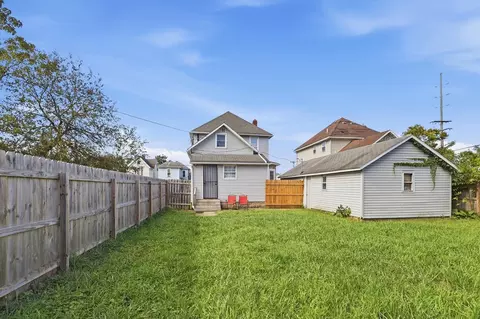 Exterior - 1823 Edwards Ave, Springfield, OH 45503 photo 5 of 8