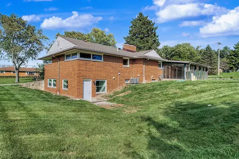Exterior - 3401 Echo Dr, Springfield, OH 45502 photo 9 of 19