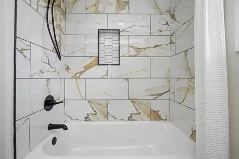 Bath - 3401 Echo Dr, Springfield, OH 45502 photo 5 of 6