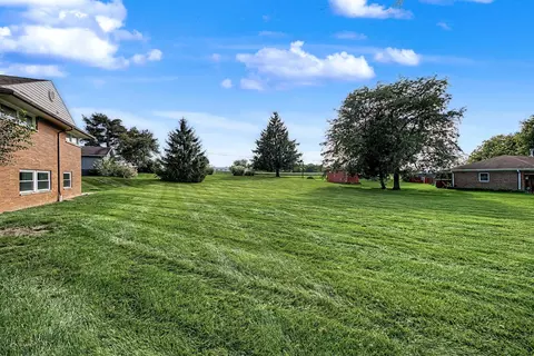 Exterior - 3401 Echo Dr, Springfield, OH 45502 photo 16 of 19