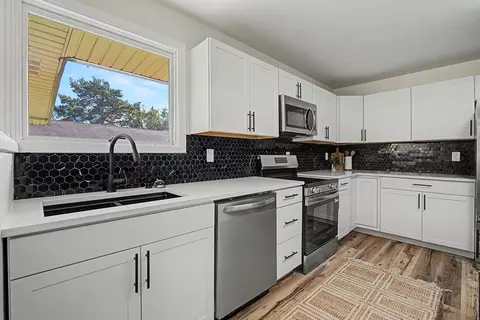 Kitchen - 3401 Echo Dr, Springfield, OH 45502 photo 2 of 7