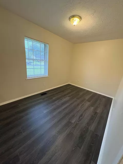 Bedroom - 3147 Sudbury St, Springfield, OH 45503 photo 2 of 4
