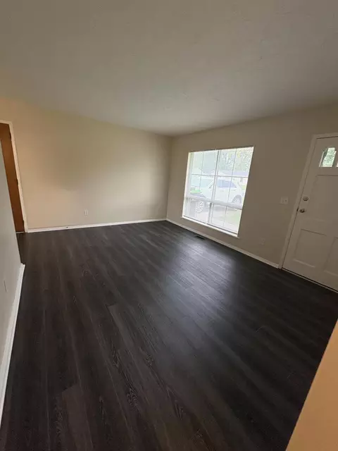 Living - 3147 Sudbury St, Springfield, OH 45503 photo 1 of 2