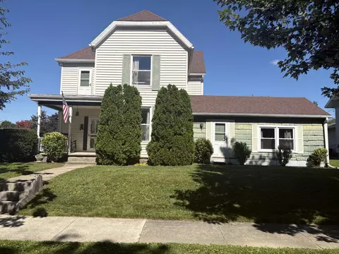 402 E Pearl St, Wapakoneta, OH 45895