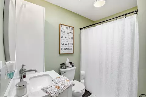 Bath - 615 Mount Joy St, Springfield, OH 45505 photo 1 of 2