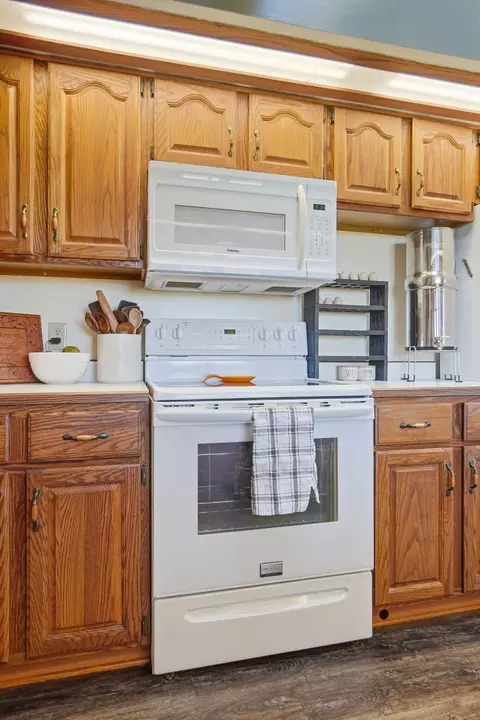 Kitchen - 17611 Botkins Rd, Botkins, OH 45306 photo 5 of 5